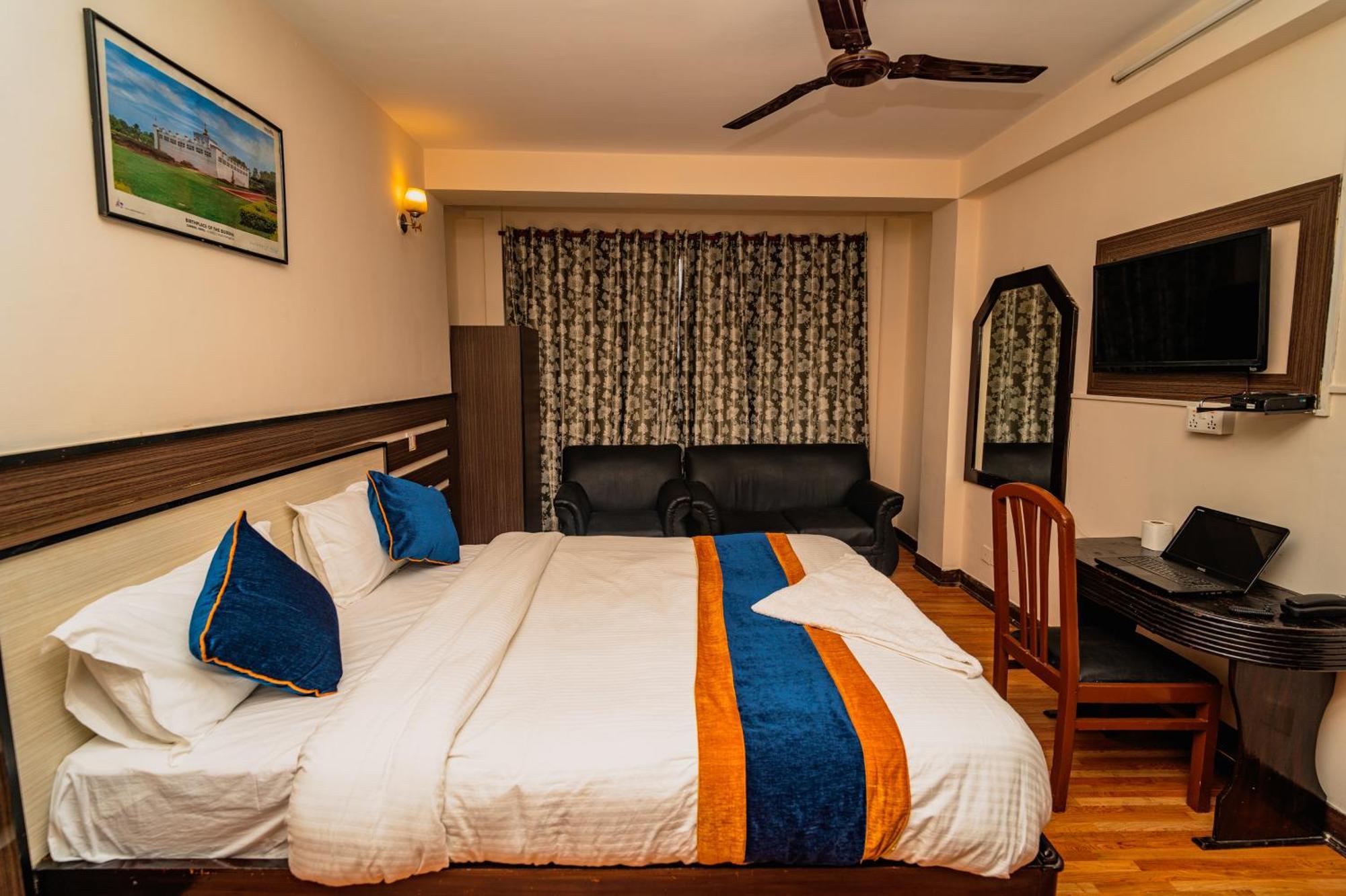 Karma Travellers Home Kathmandu Buitenkant foto